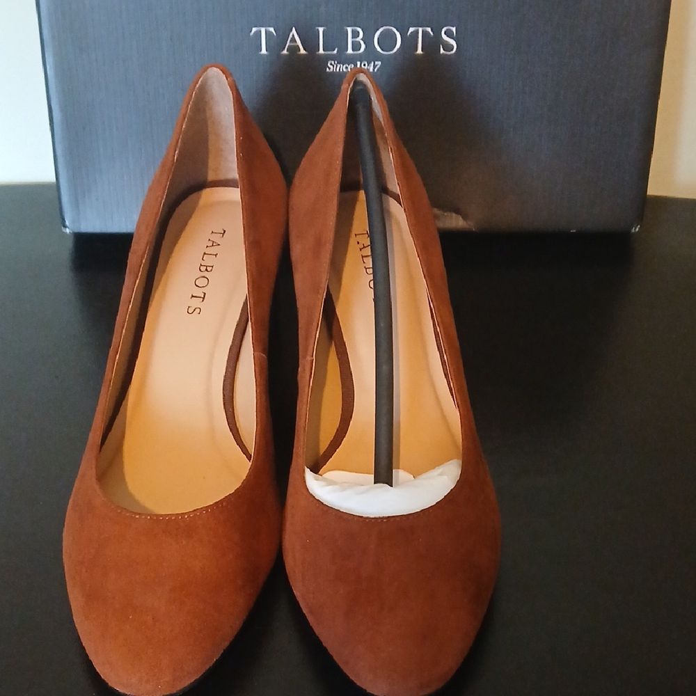 Talbots Women's Tan Suede Heels - Picture 2 of 6